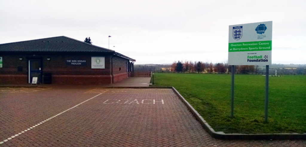Travellers leave Berrydown site.