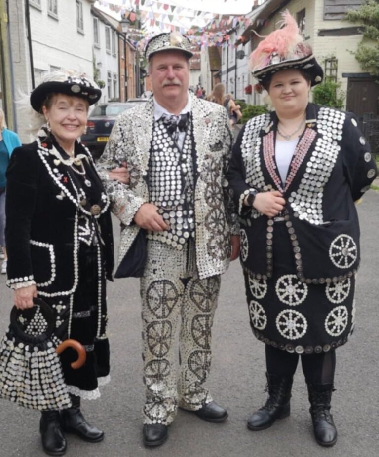 The Red Lion to Host Exciting VE Day Celebration with Classic Cars, Games, and Pearly Kings and Queens
