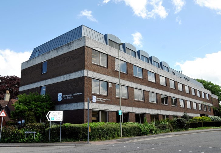Council leader criticises government over Hampshire reorganisation U-turn